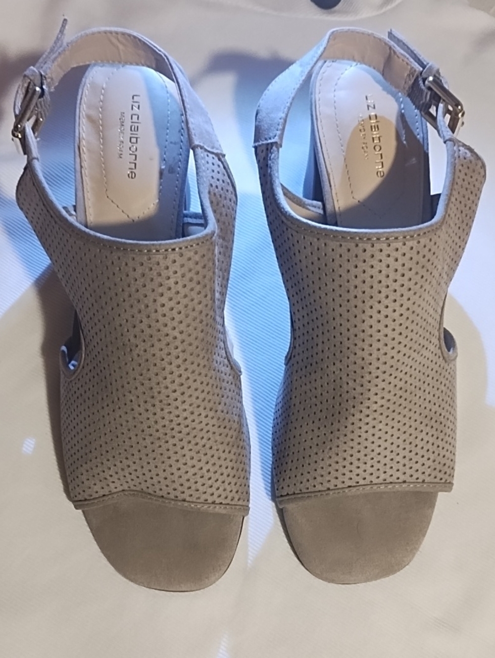 Liz Claiborne Beige Perforated Slingback Heels VGC Size 8.5.